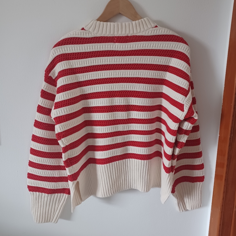 🆕️NWT H&M Hole-knit Sweater in 'Red/striped', Size Medium - Picture 16 of 16